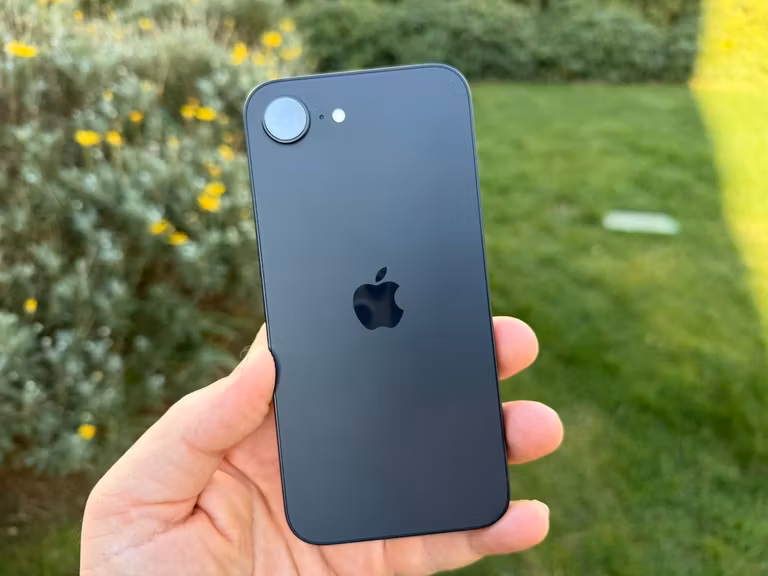 Apple may go for cropping on iPhone 18 and reduce 18e difference