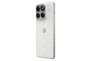 Free Lenovo tablet comes to those who buy Motorola Swarovski: Expires May 31