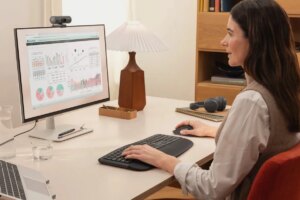 Logitech M850 L creates a quiet workspace with palm pad
