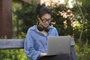 Dell introduces thin and light XPS 13, rivaling MacBook Neo
