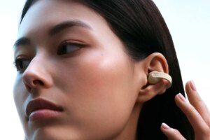 Sennheiser’s new open design headphone Accentum Clip works up to 9 hours on a single charge