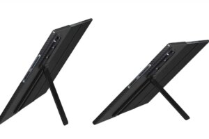 Fold 8 Ultra comes with a carbon case
