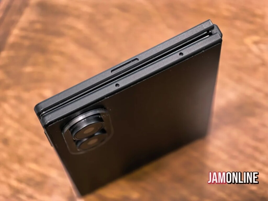 Galaxy Z Fold 8 appeared in black this time