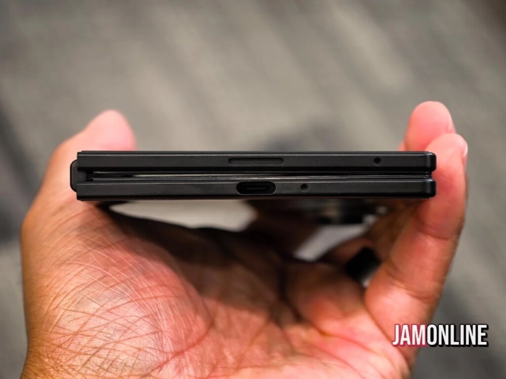 Galaxy Z Fold 8 appeared in black this time