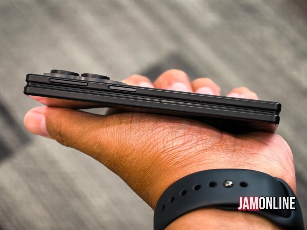 Galaxy Z Fold 8 appeared in black this time