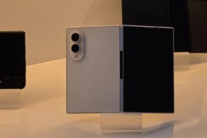 Samsung Galaxy Z Fold 8 was displayed in the store before the launch