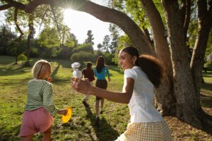In Insta360 Luna Pro and Ultra the choice is based on need for zoom